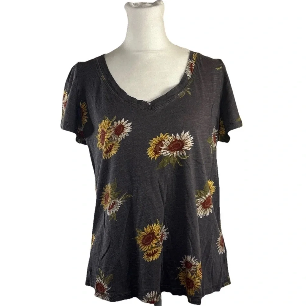 Maurice’s Women’s Sunflower Short Sleeve Top Size M - Picture 2 of 7